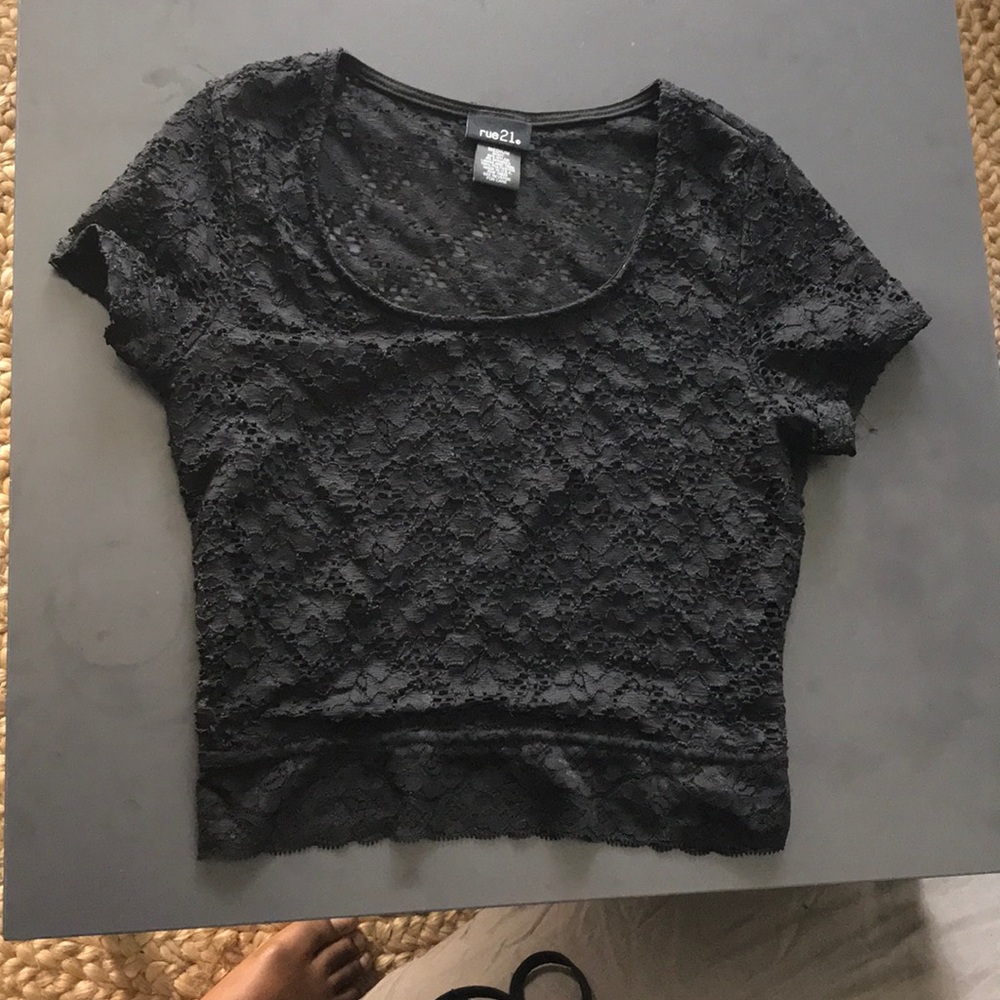 Beautiful Rue 21 short sleeve lace crop top